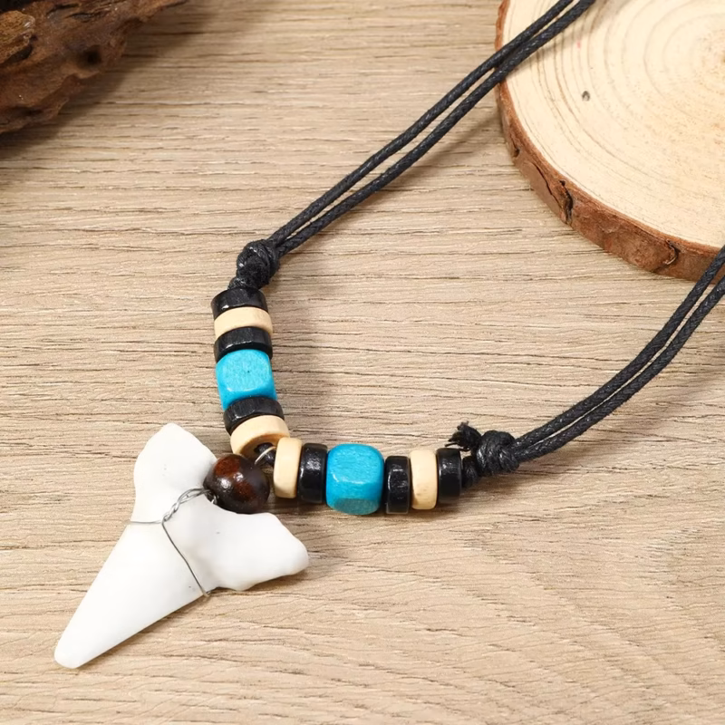 Collier surfeur homme, dent de requin chaine blanc bleu bois
