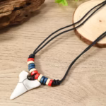 Collier surfeur homme, dent de requin chaine blanc noir