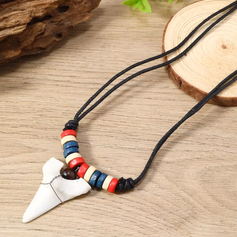 Collier surfeur homme, dent de requin chaine blanc noir