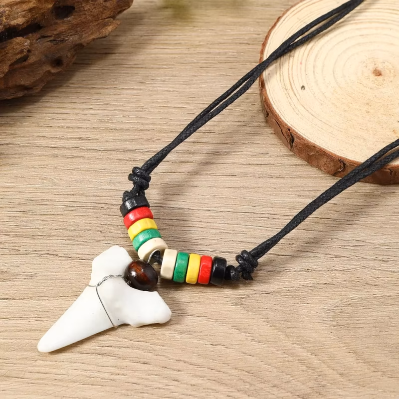 Collier surfeur homme, dent de requin chaine blanc noir bois